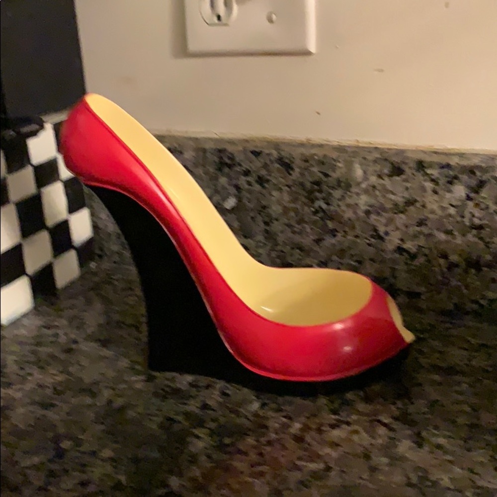 Red Pump Wine Holder